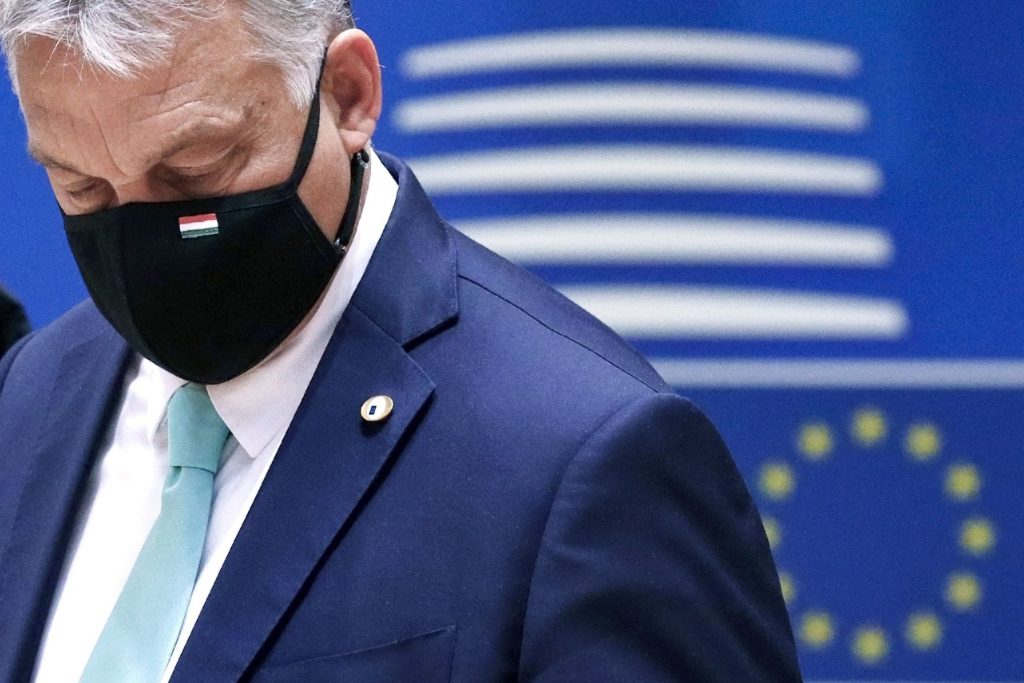 EÚ spustila voči Maďarsku právne konanie. Vyčíta mu porušenie zásad právneho štátu