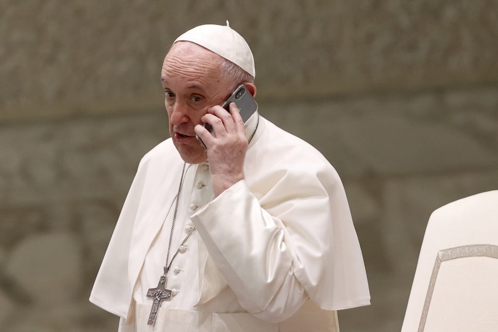 Na pápeža budú zrejme môcť prísť aj neočkovaní. Štát otvoril cestu k zmene pravidiel