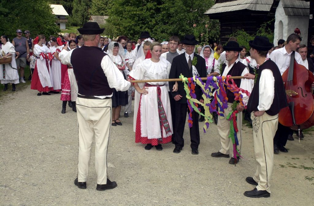 Svadby na Slovensku v minulosti. Ako vyzerali prípravy na sobáš?