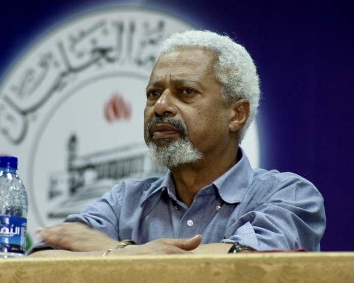 Nobelovu cenu za literatúru získal Abdulrazak Gurnah. Venuje sa utečeneckej téme