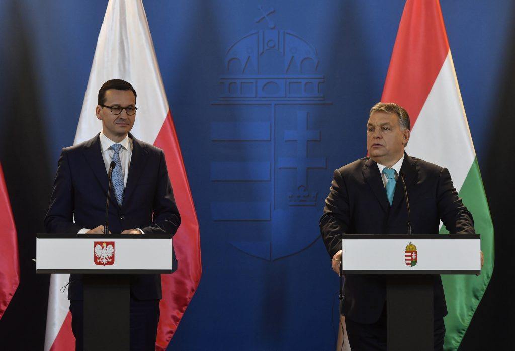 Európsky súd odmietol sťažnosť Maďarska a Poľska. Únia môže pre spory o právny štát škrtať dotácie