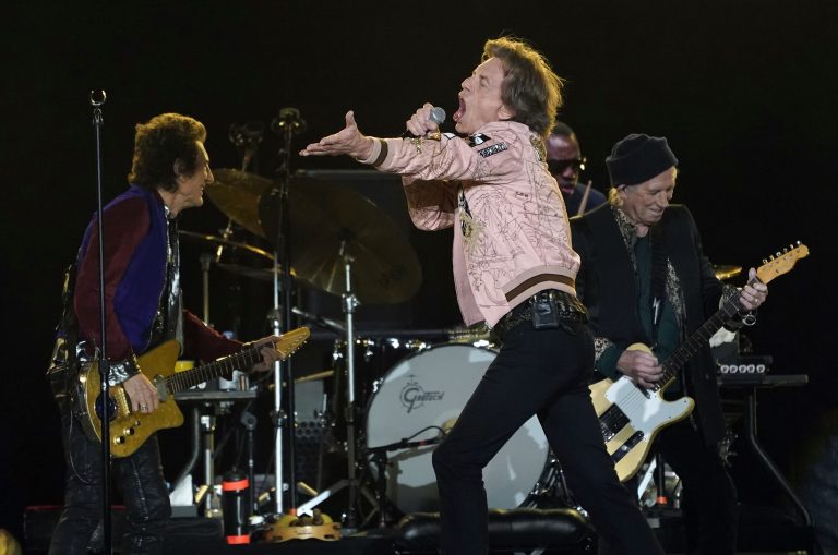 Rolling Stones stiahli z turné skladbu Brown Sugar, podľa kritikov oslavuje otroctvo