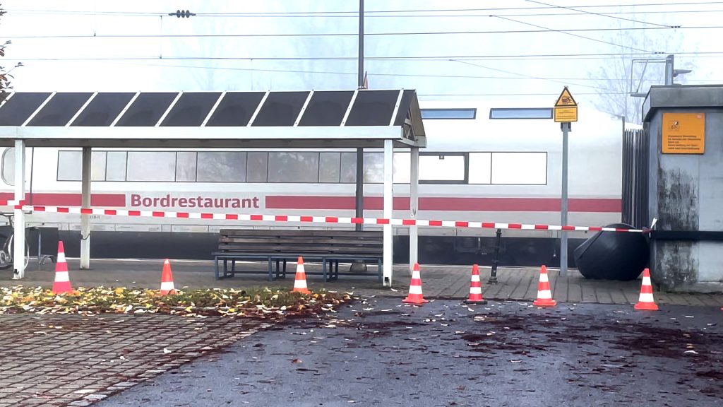 Nemecko: Muž útočiaci nožom vo vlaku vážne zranil troch ľudí. Podozrivý je 27-ročný Sýrčan