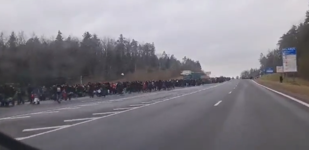 Video: Poľské hranice dostávajú zabrať. Z Bieloruska k ním mieri vlna migrantov