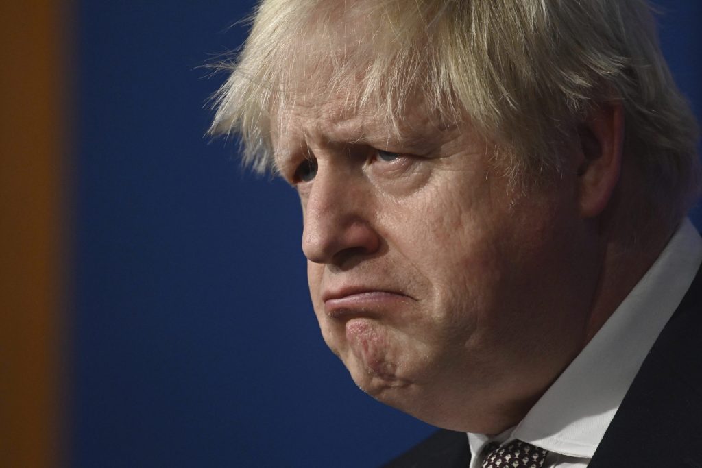 Boris Johnson je na politických infúzkach