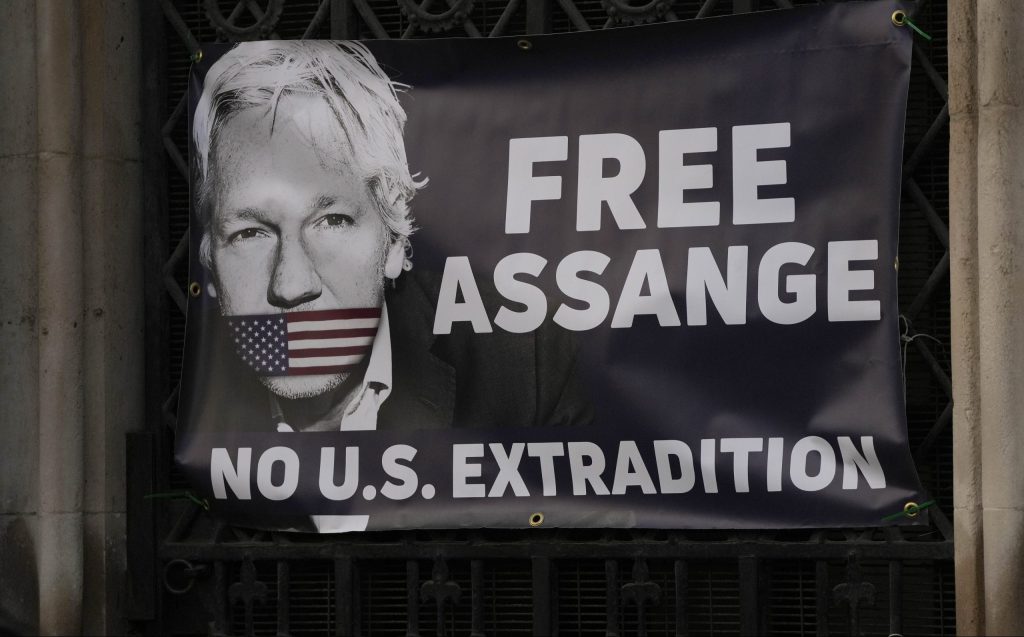 Assange je bližšie k vydaniu do USA. Britský najvyšší súd sa odmietol zaoberať jeho odvolaním