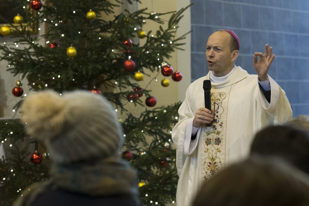 Komentátor SME: Biskup Haľko je odporný hnusný *****, ktorého treba urážať