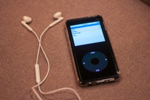 Aplikácia retroPod je štýlový spôsob počúvania hudby, pripomína technológie spred dvadsiatich rokov