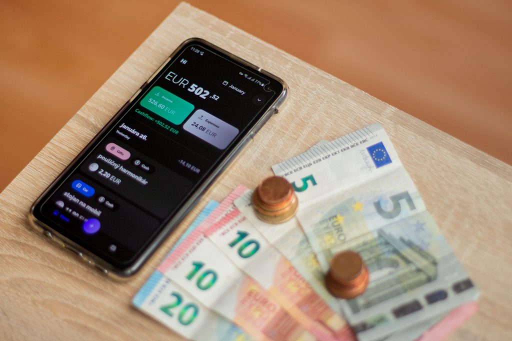 Aplikácia Ivy Wallet pomáha sledovať všetky peňažné výdavky a príjmy na účte i v hotovosti