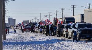 Rekordný protest proti covid politike: Kanaďania v 70-kilometrovej kolóne žiadajú hlavu premiéra