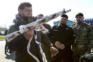 V Rusku sa dejú aj iné veci. Kadyrov rozšíril svoju moc za hranice Čečenska. V bezpečí nie sú už ani vysokí predstavitelia Ruska