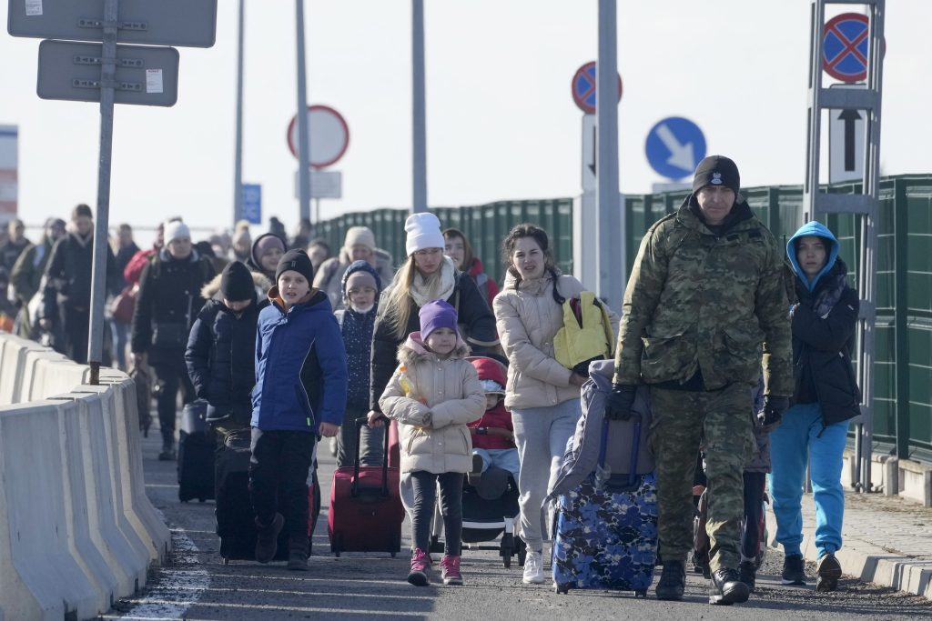 Ukrajinsko-poľská hranica: Afričania musia čakať, kým sa cez hranicu dostanú Ukrajinci