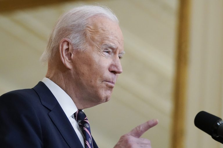 Nevolal som po zmene ruského režimu, tvrdí prezident Joe Biden. Spätkuje aj Biely dom