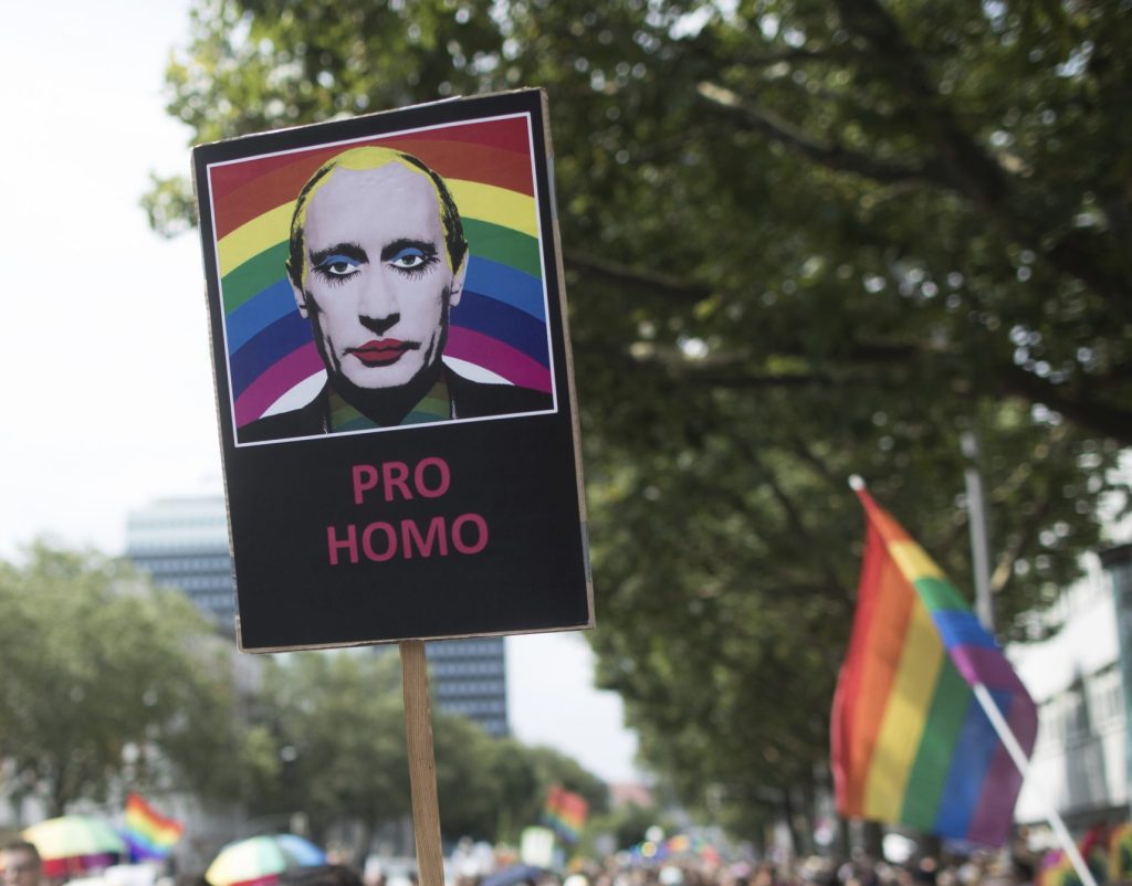 Čo nás oddeľuje od Putina? Hlavne podpora LGBT, tvrdí riaditeľ britskej tajnej služby