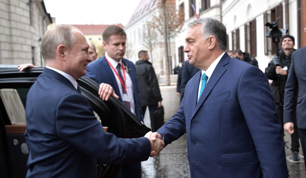 Maďari majú päťkrát lacnejší plyn, vyhlásil Putin. Orbán mu pri návšteve Moskvy ďakoval