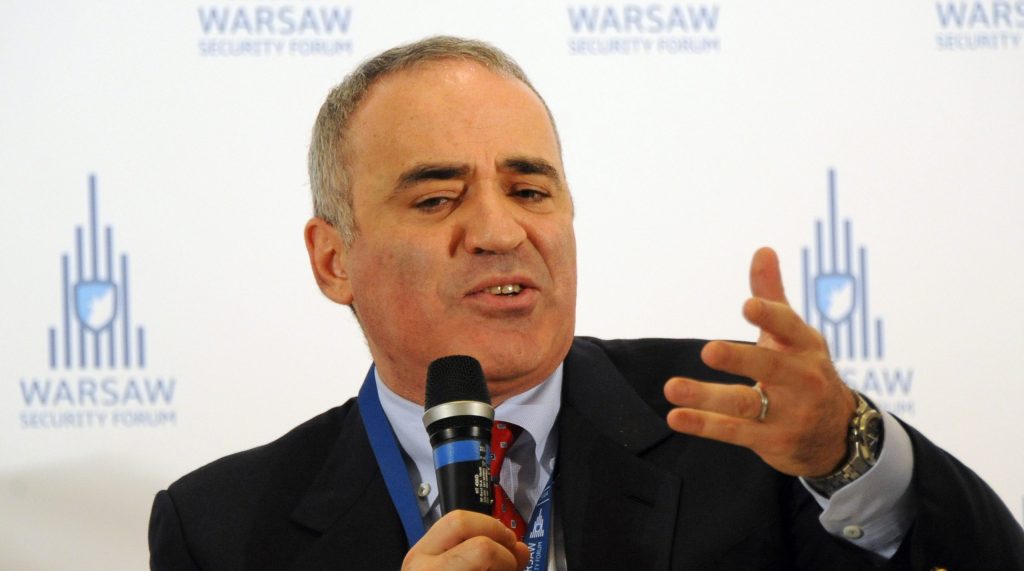 Kasparov sa pustil do Putina: Je to had, ktorého si slobodný svet hrial na prsiach