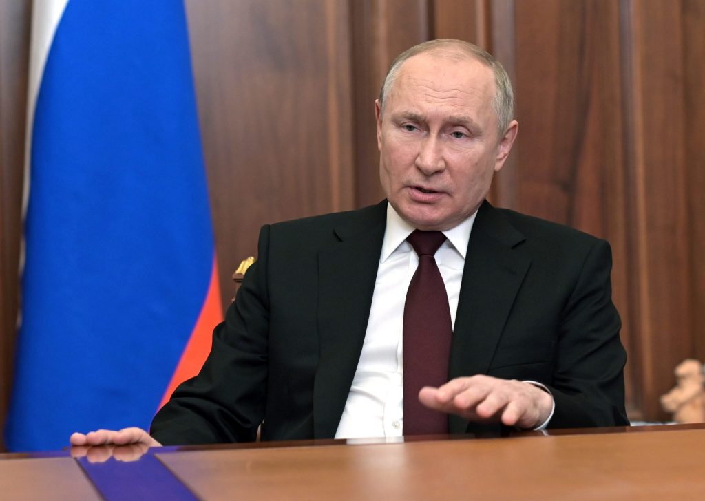 Putin prikázal uviesť jadrové sily do stavu bojovej pohotovosti. Ukrajina súhlasí s rokovaniami v Bielorusku