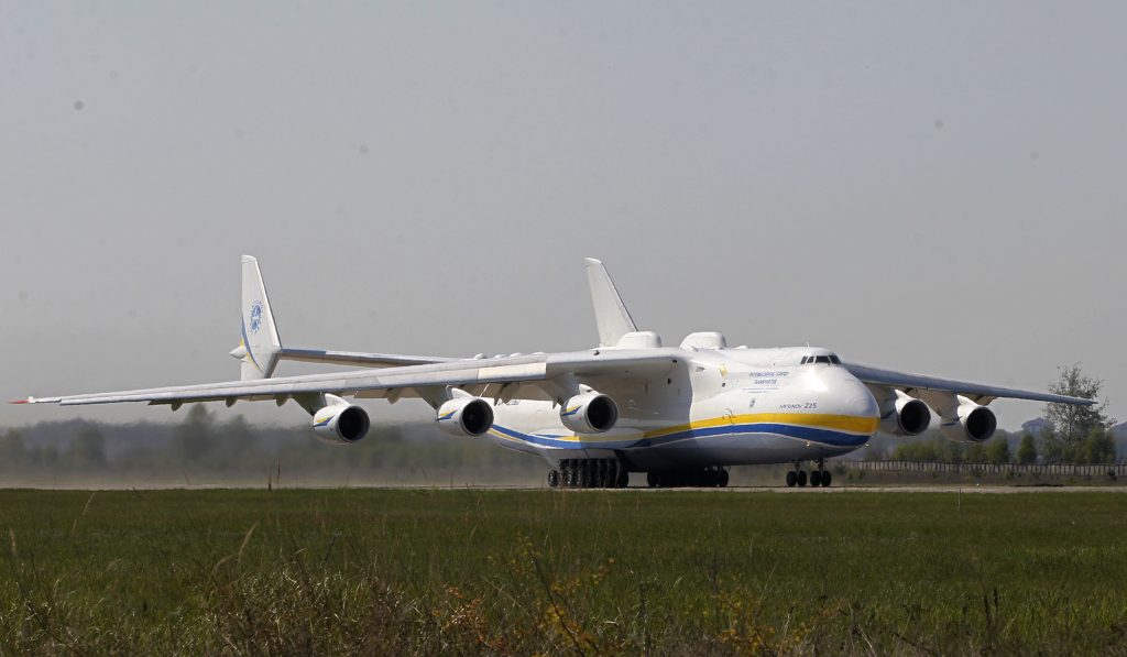 Obavy leteckých fanúšikov sa naplnili. Rusi zničili najväčšie lietadlo na svete Antonov An-225
