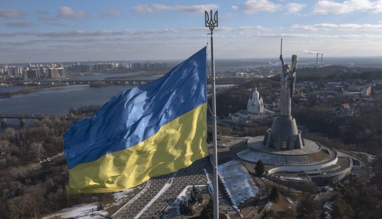 Čo máme spraviť s Ukrajinou? Komentátor Ria Novosti navrhuje rozdelenie štátu, úplné odnárodnenie a prevýchovu obyvateľstva