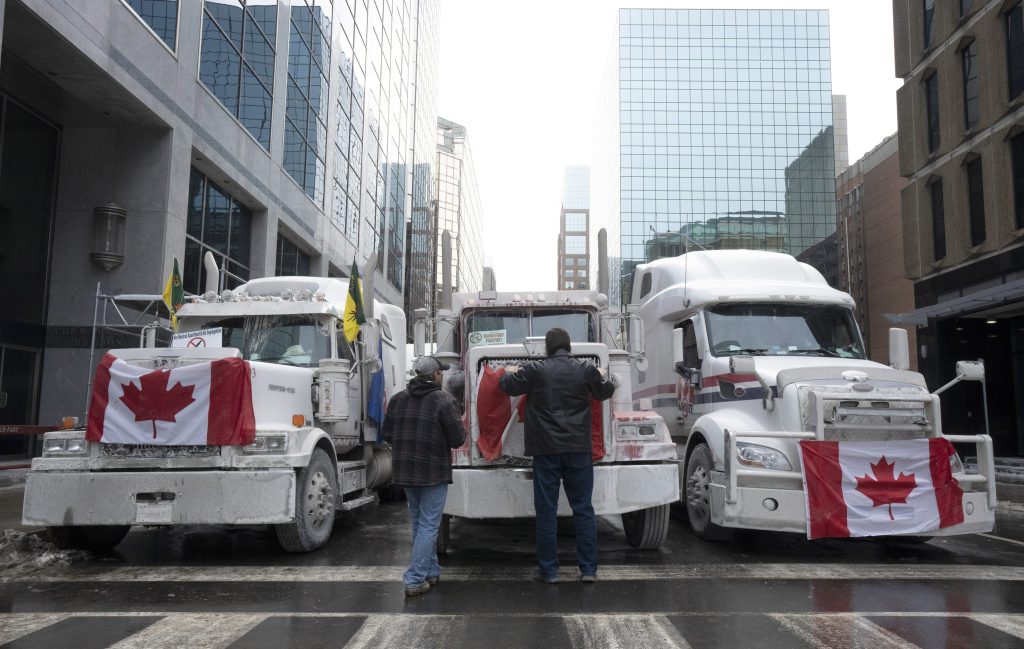 Hlavné mesto Kanady vyhlásilo núdzový stav, nevie sa vysporiadať s protestom kamionistov
