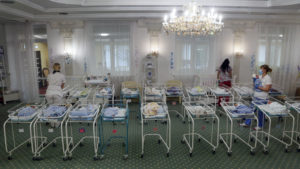 Praha je centrom biznisu s novorodencami. Obchod za desaťtisíce eur štátne orgány neriešia