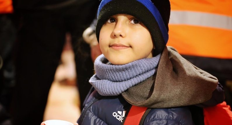 Malý hrdina z Ukrajiny Hasan a jeho rodina sú už bezpečne spolu na Slovensku