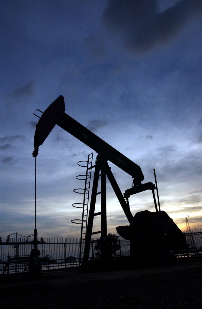 Ceny ropy mierne vzrástli, no za týždeň klesli o takmer 2 %