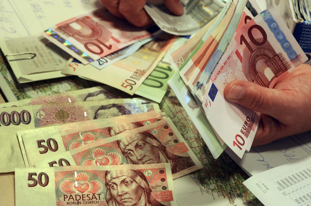 České kraje a obce majú problém. Nestihli si vybrať miliardy korún z ruskej banky, ktorá skrachovala