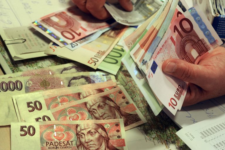 Slovenskí a českí milionári sú optimisti, investujú do akcií i nehnuteľností