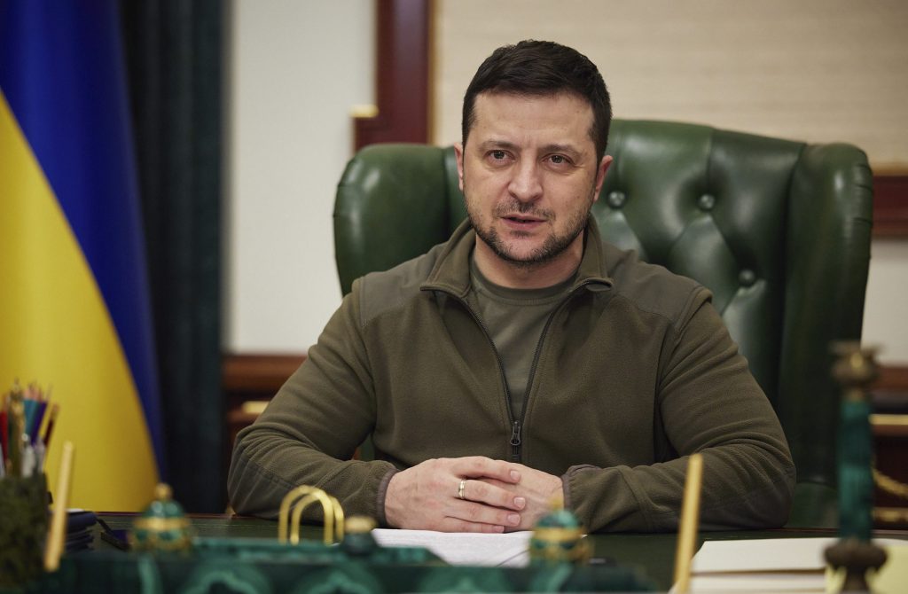 Zelenskyj je pripravený na rozhovory o Donbase a Kryme. Odmieta však kapituláciu a ultimáta