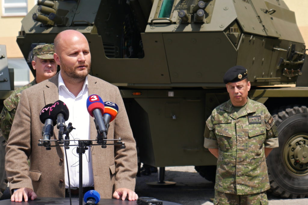 Naď: Rokovania o predaji húfnic Zuzana 2 sú v pokročilom štádiu. Uprednostníme Ukrajinu pred slovenskou armádou