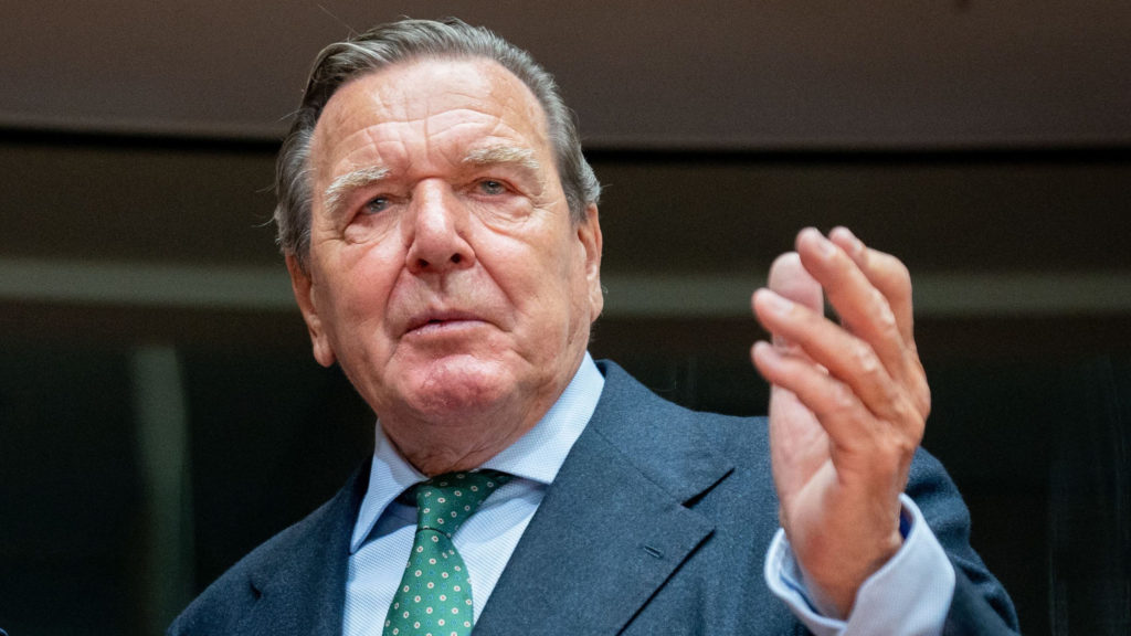 Bývalý kancelár Schröder: Rusko nemožno izolovať, potrebujeme jeho suroviny. Ak Putin vypne plyn, rezignujem