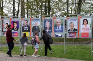Päť otázok k francúzskym prezidentským voľbám. Štandard sa pýtal trojice politológov