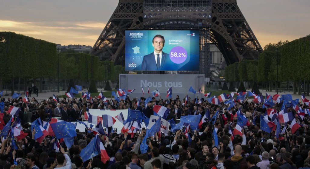 Macron je oficiálnym víťazom francúzskych volieb. Sľúbil zohľadniť názor Le Penovej voličov
