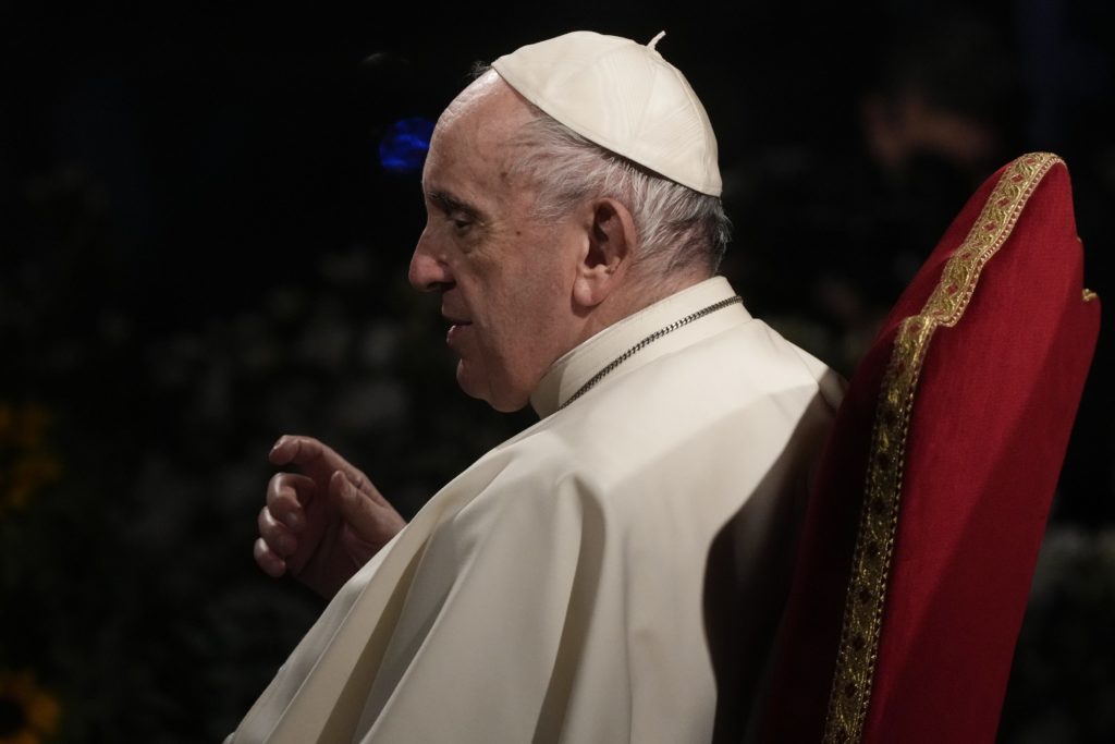 Smútok pápeža a nádej kresťanov