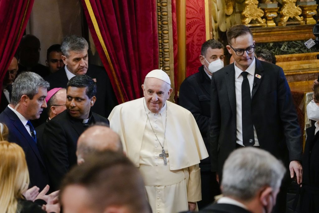 Pápež pri návrate z Malty: Pracujeme na stretnutí s patriarchom Kirillom