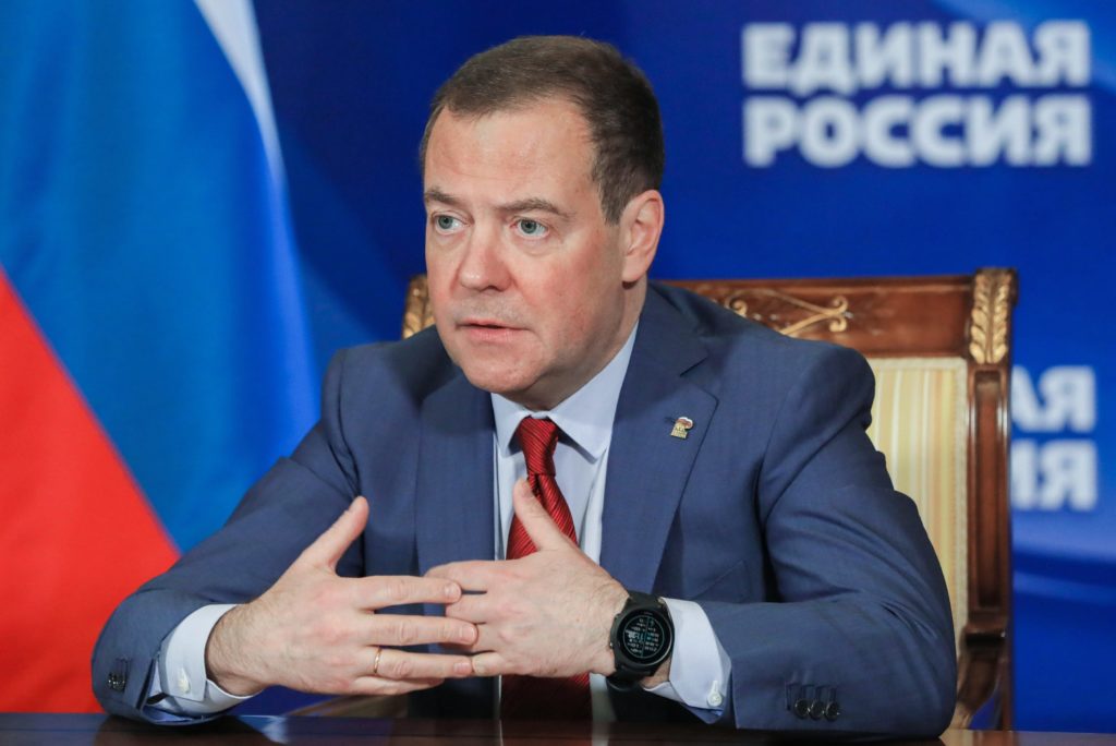 Medvedev zverejnil oklieštenú mapu Ukrajiny. Štát je na nej rozdelený hlavne medzi Rusko a Poľsko