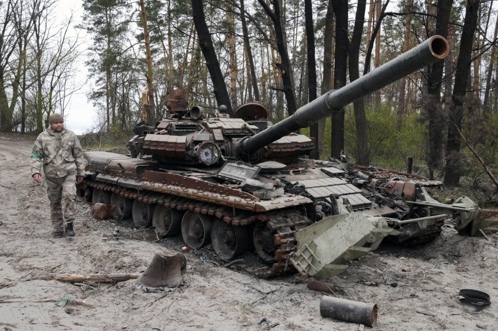 Fatálna slabina ruských tankov: prieraz odtrhne vežu od korby, zomrie celá posádka