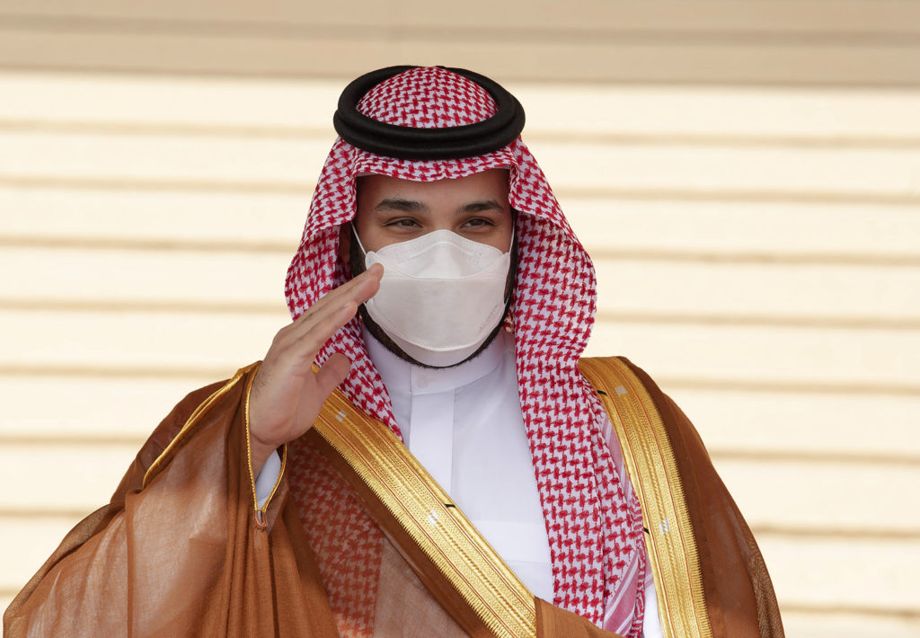 Biden v Saudskej Arábii zlyhal. Krajina nakupuje lacnú ruskú ropu a tú svoju draho predáva