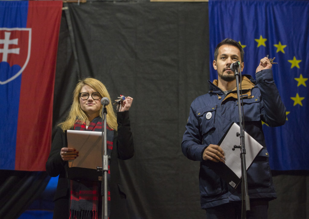 Časť členov iniciatívy Za slušné Slovensko vyzýva Šeligu, aby sa vzdal mandátu: Juraj, s fašistami sa nehlasuje