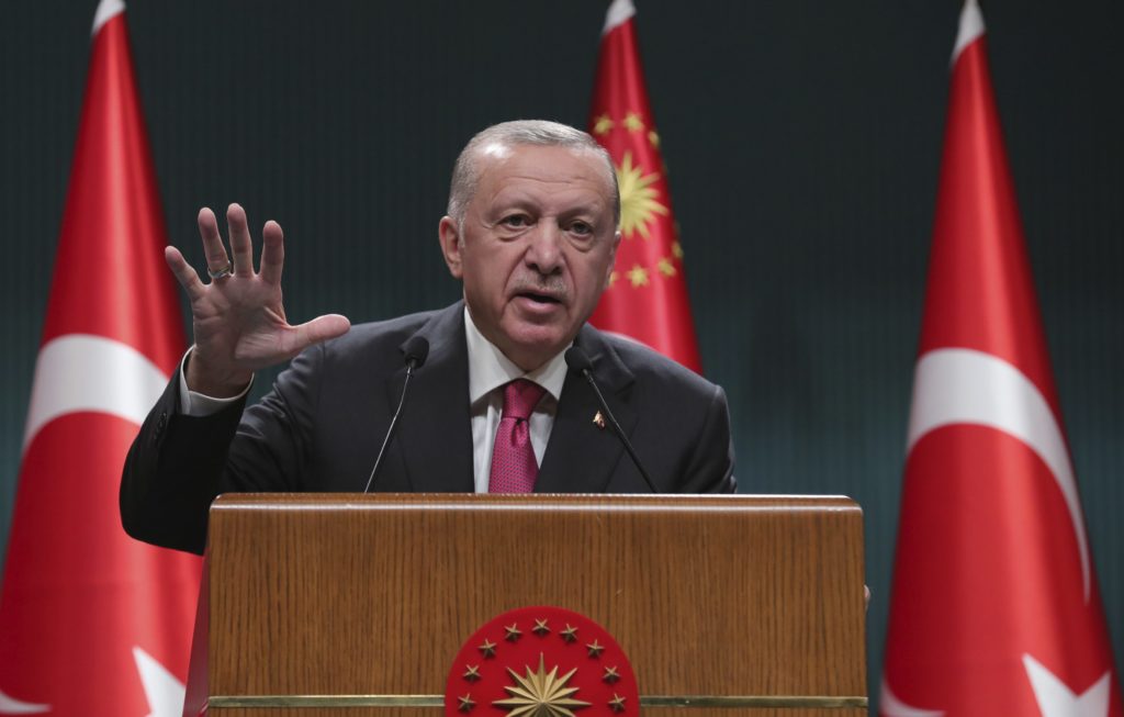 Opäť sa ozval turecký obchodník. Erdogan po vetovaní rozšírenia NATO avizuje štvrtú inváziu do Sýrie aj bez súhlasu Západu