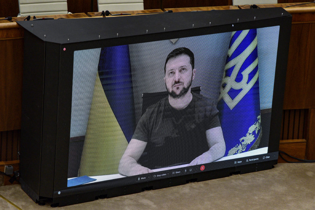 Zelenskyj v slovenskom parlamente: Ak Rusov nezastavíme, potiahnu aj na Slovensko