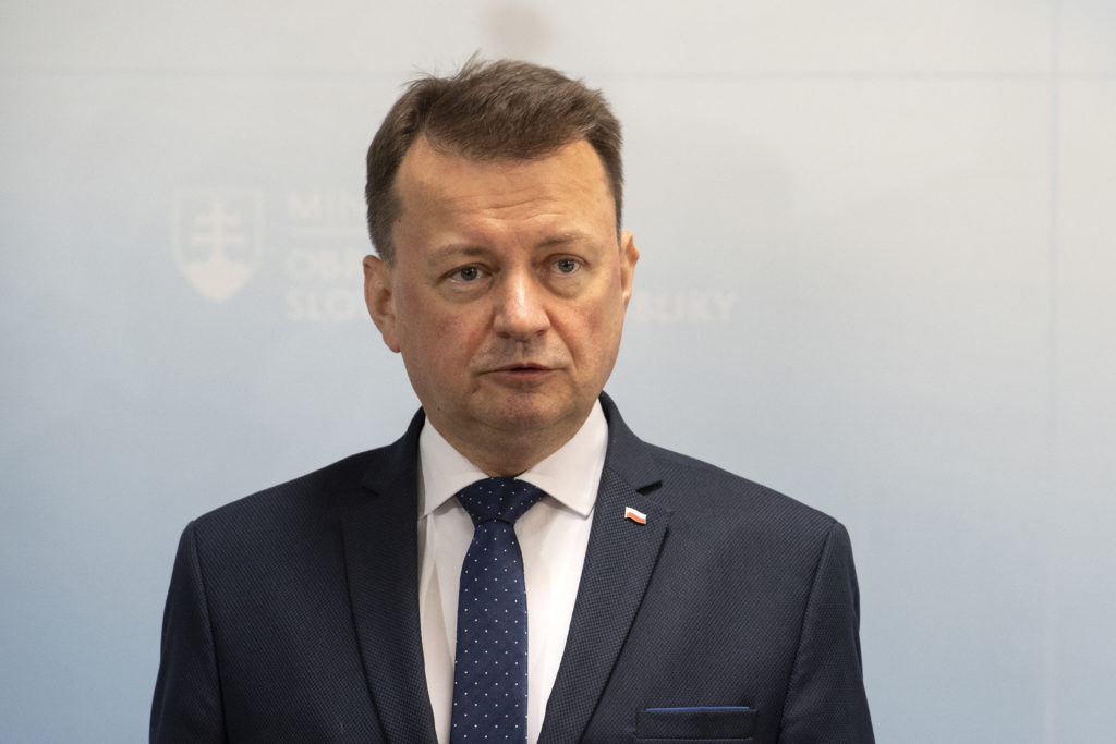 Poľský minister obrany: Výcvik použitia zbraní by malo mať čo najviac ľudí