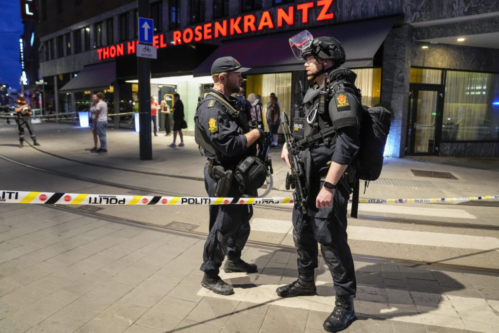Nórska polícia vyšetruje streľbu pri gej bare ako islamistický teroristický čin