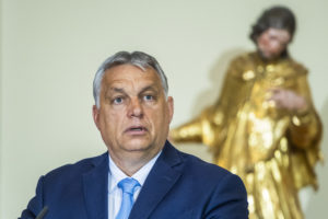 Orbánova pomsta a zneužitie náboženstva
