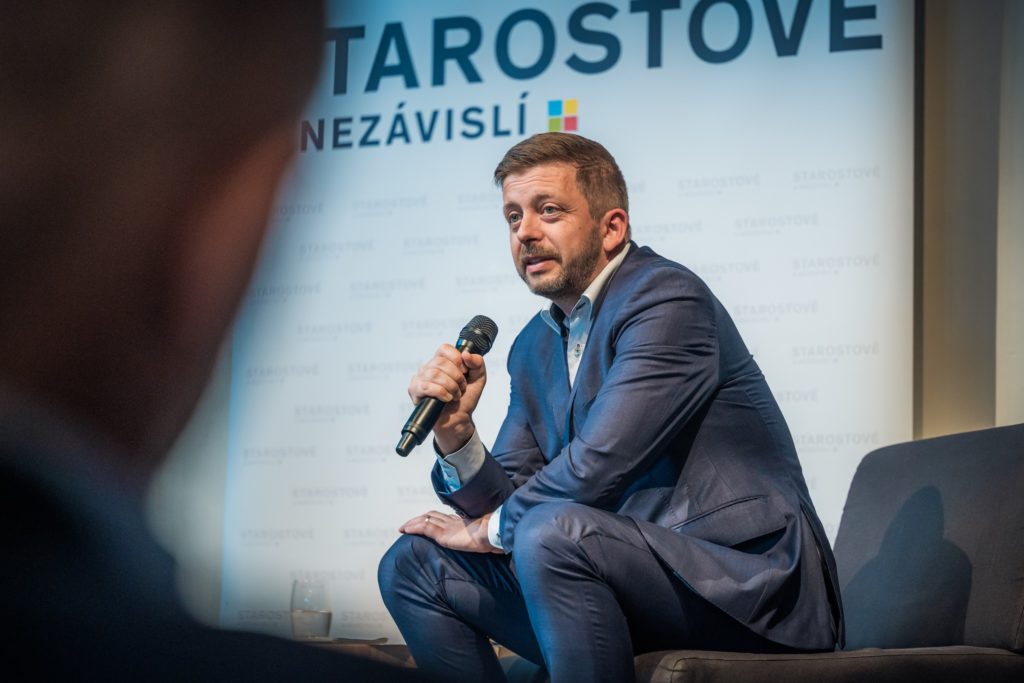 Korupcia, kokaín, policajné nahrávky. Jeden český minister už padol, opozícia skloňuje rozpad kabinetu