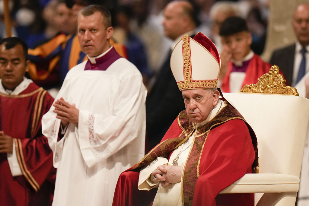 Nesťažujte sa na cirkev, angažujte sa. Ohlasovanie evanjelia nie je neutrálne, varuje pápež