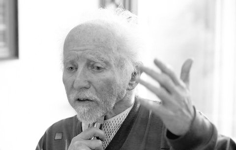 Hlas Vinnetoua a Asterixa navždy utíchol. Zomrel český herec a legendárny dabér Stanislav Fišer