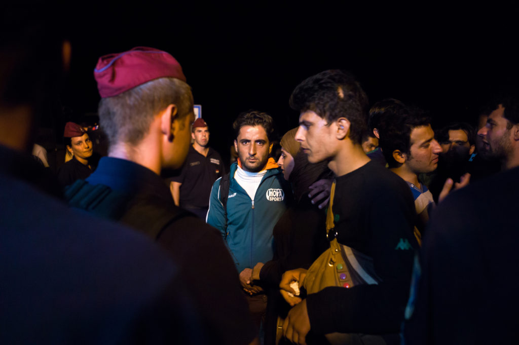 Szijjártó: Južnú hranicu Maďarska obliehajú nelegálni migranti. Správajú sa násilne a používajú zbrane