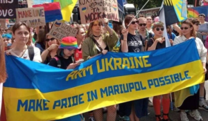 Vyzbrojte Ukrajinu, umožnite Pride v Mariupole, žiadali na LGBT pochode v Berlíne